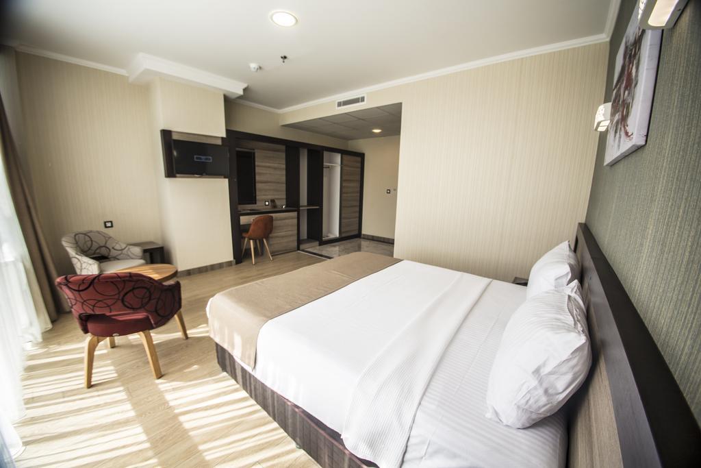 The Corner Hotel Sincan ภายนอก รูปภาพ